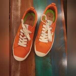 Womens Cariuma OCA Low Canvas Sneaker (Size 11)